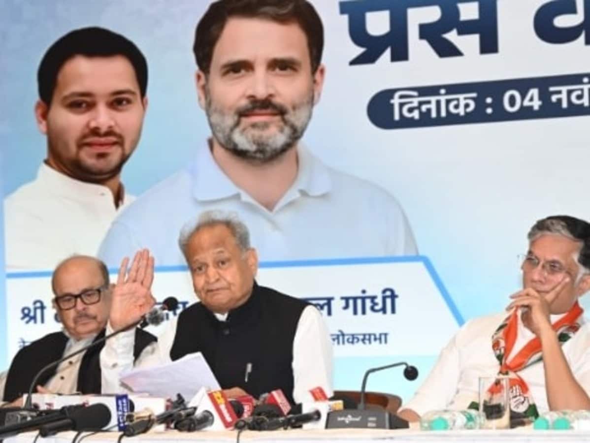 बिहार चुनाव  में महिलाओं को पैसे भेजने पर कांग्रेस ने जताई आपत्ति