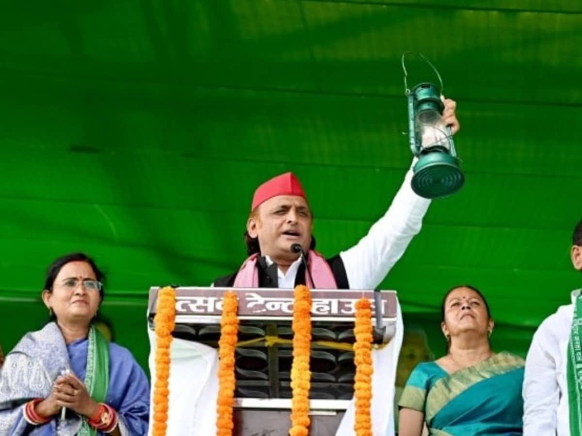 बिहार में अखिलेश  ने मांगे राजद के लिए वोट, लालटेन से दी नई सोच की मिसाल