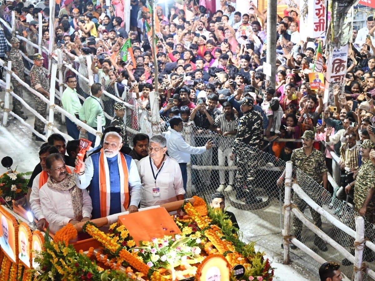 पटना में पीएम मोदी  का 40 मिनट का रोड शो, एनडीए के लिए बनाया माहौल