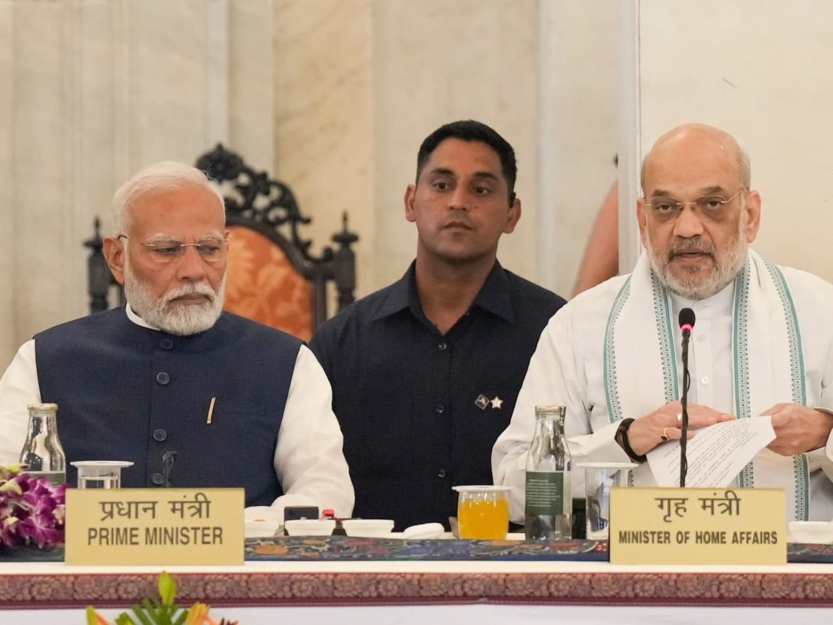 दिल्ली धमाके  के बाद PM मोदी और HM शाह का बड़ा कदम