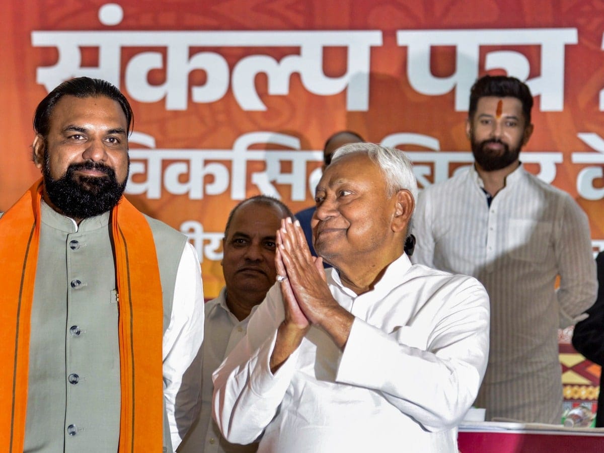 बिहार चुनाव में  एनडीए-इंडिया  की कड़ी टक्कर