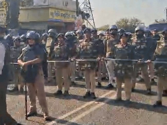 करणी सेना  का प्रदर्शन, पुलिस ने रोका; भोपाल को  नेपाल  बनाने की चेतावनी