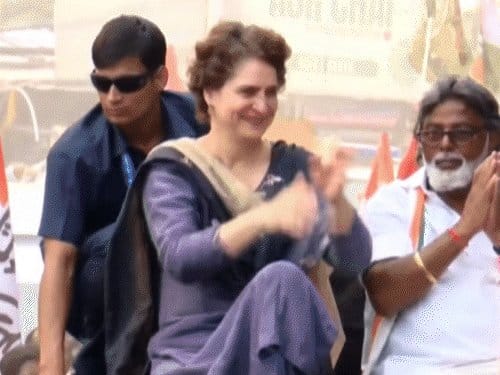 प्रियंका गांधी  का रोड शो, बिहार में  नीतीश सरकार  पर निशाना