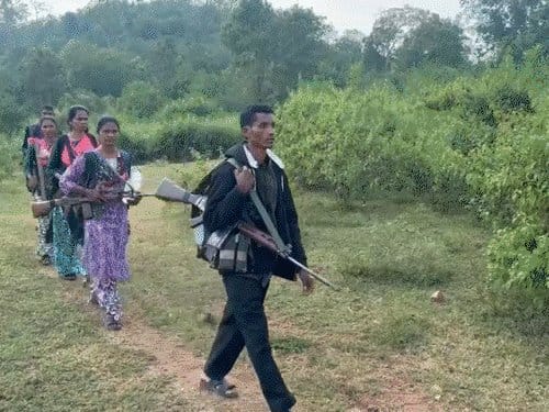 गरियाबंद में 37 लाख  के इनामी नक्सली सरेंडर