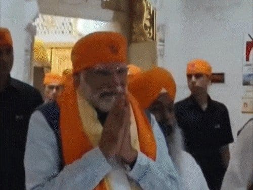 पटना में पीएम मोदी  का रोड शो, गुरुद्वारे में किया मत्था टेक
