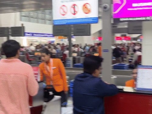 दिल्ली एयरपोर्ट  पर तकनीकी खराबी, 100 फ्लाइट्स  डिले