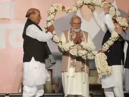 बिहार चुनाव में NDA  की जीत पर भाजपा मुख्यालय में जश्न