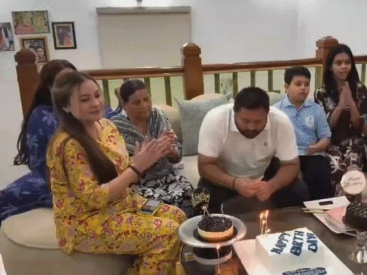 तेजस्वी यादव  ने मनाया जन्मदिन,  परिवार  संग किया सेलिब्रेशन