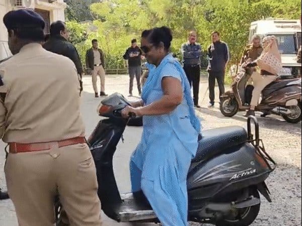 इंदौर पुलिस  पर हेलमेट नियमों की सख्ती, चालान काटे गए