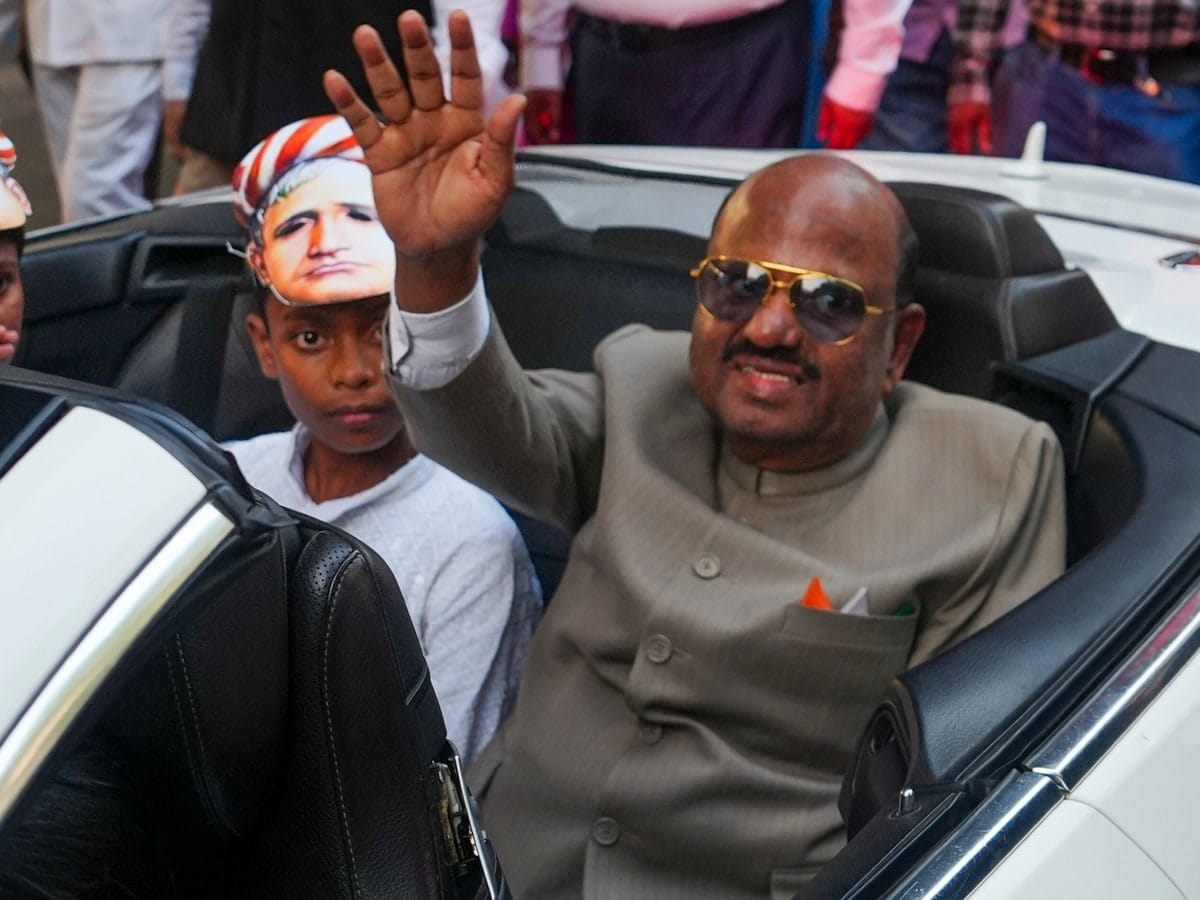बंगाल गवर्नर  पर टीएमसी सांसद का आरोप