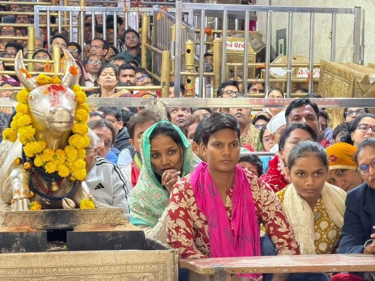 दीप्ति शर्मा  ने किए उज्जैन के  महाकाल मंदिर  में दर्शन