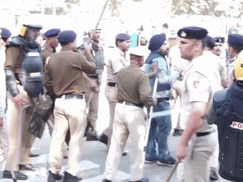 पंजाब यूनिवर्सिटी प्रदर्शन  पर बवाल: लाठीचार्ज