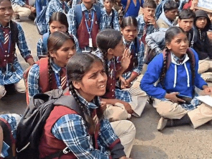 AI से प्रिंसिपल  की अश्लील तस्वीर बनाने पर छात्रों का विरोध, प्रदर्शन जारी