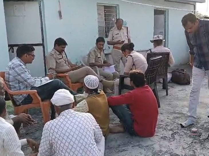 खंडवा के मदरसे में नकली नोटों के बंडल मिले, इमाम गिरफ्तार