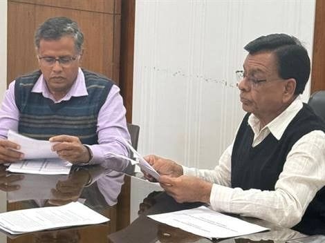 जीएसटी वसूली  बढ़ाने डिप्टी सीएम देवड़ा ने अधिकारियों को सख्त निर्देश