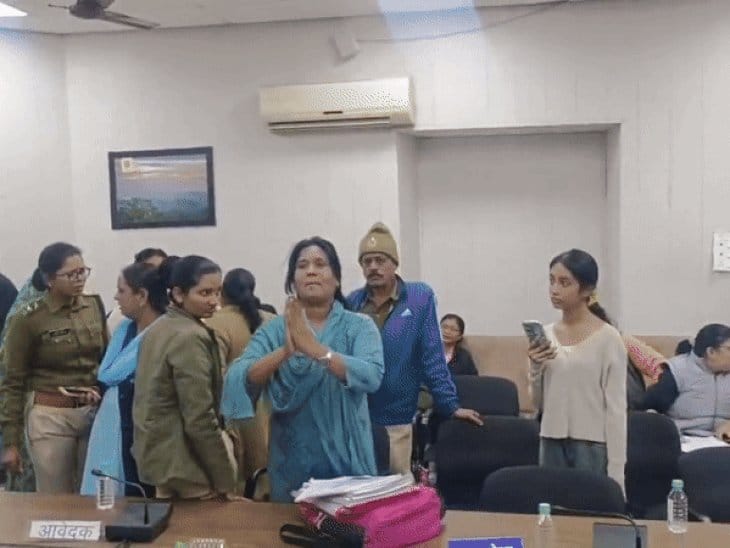 भोपाल कलेक्टोरेट में महिला ने  जनसुनवाई  के दौरान किया हंगामा
