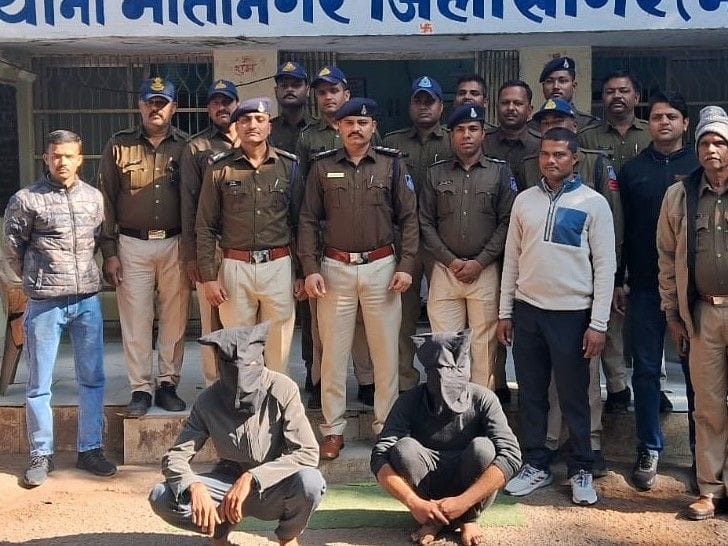 नेपाल से पकड़े गए मुनीम लूट के दो आरोपी