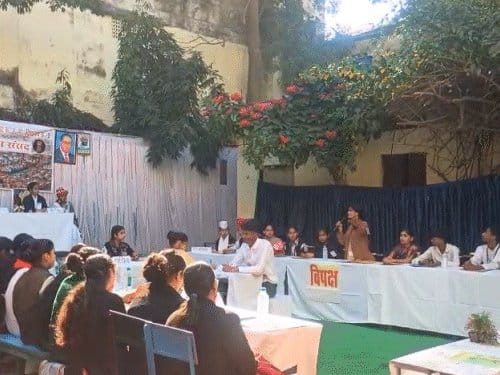 पंडित कुंजीलाल दुबे संसदीय विद्यापीठ में बच्चों ने सीखी सांसद-विधायक की भूमिका