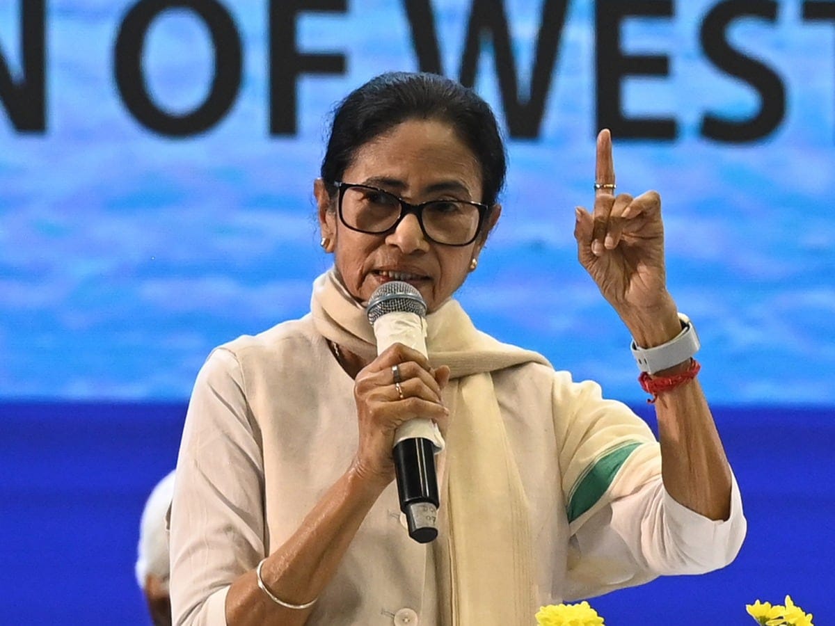मनरेगा विवाद के बीच ममता बनर्जी ने बदली कर्मश्री योजना, अब महात्मा गांधी के नाम