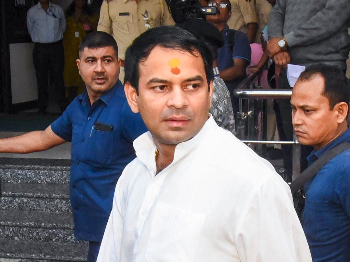 तेज प्रताप यादव ने बताया जान का खतरा, पूर्व प्रवक्ता पर केस, सुरक्षा की मांग