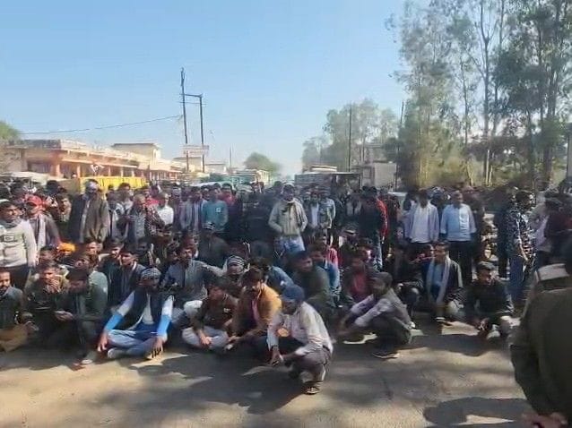 विदिशा में किसानों का चक्काजाम, फसल भाव गिरने पर बवाल