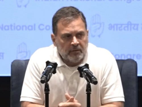 मनरेगा का नाम बदलने पर कांग्रेस का मोदी पर हमला