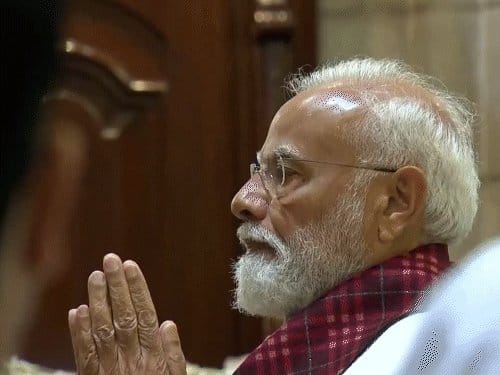 क्रिसमस पर कैथेड्रल पहुंचे PM मोदी, राहुल ने भी दी बधाई