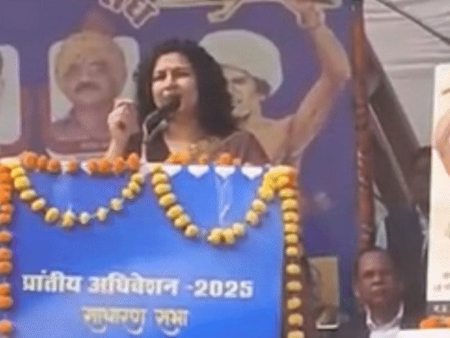 अजाक्स सम्मेलन में महिला IAS का जाति वाला बयान, टाइपिस्ट गिरफ्तार, वर्मा पर संकट
