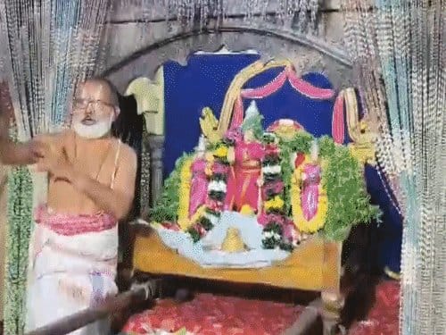 विराट कोहली ने परिवार संग सिंहाचलम मंदिर में दर्शन