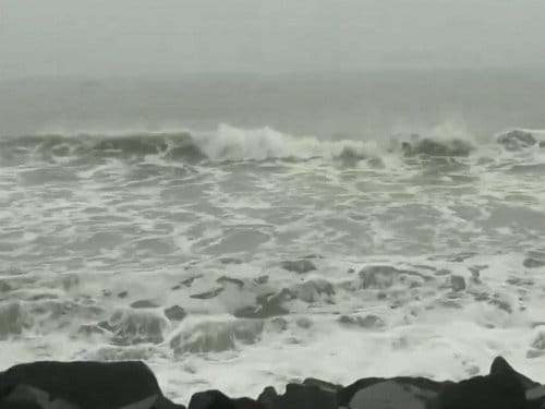 साइक्लोन दितवाह कमजोर, तमिलनाडु-आंध्र में अब भी अलर्ट
