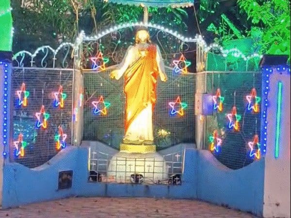 मध्यप्रदेश में आधी रात गूंजे कैरोल, सजे चर्चों में क्रिसमस उत्सव शुरू