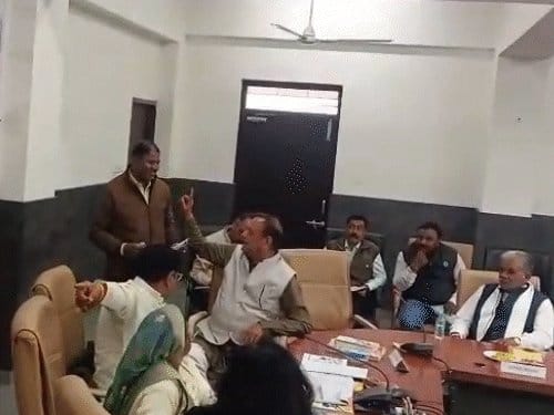 रतलाम बैठक में मैकेनिक को भेजने पर मंत्री विजय शाह भड़के, अफसरों पर निशाना