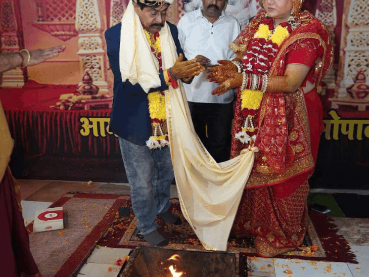 पूर्व मंत्री दीपक जोशी ने कांग्रेस नेत्री पल्लवी से की शादी, पुराने विवाद फिर गर्म