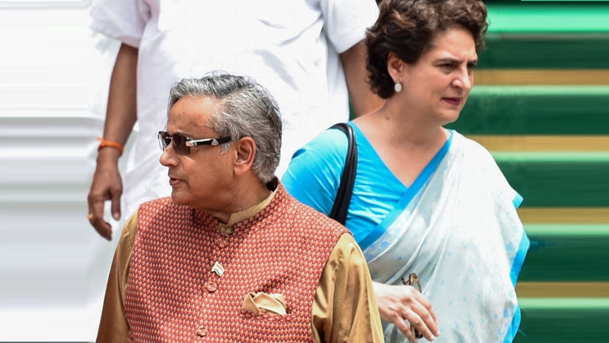 शशि थरूर की कांग्रेस बैठक से लगातार दूरी, मोदी कार्यक्रम में उपस्थिति से अटकलें तेज