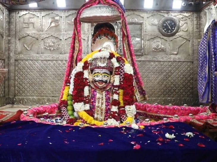 महाकाल मंदिर में अब पुजारी सोला, सेवक कुर्ता-पायजामा, आईडी कार्ड अनिवार्य