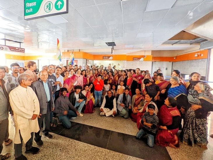 भोपाल मेट्रो का मैन्युअल टिकट सिस्टम फेल, 80 टिकट पर एम्स स्टेशन में हंगामा