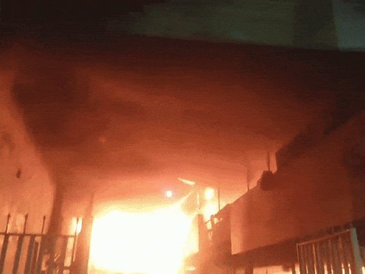 भोपाल टिंबर मार्केट में भयंकर आग, दीवार गिरने से 4 घायल, 22 दमकल मौके पर