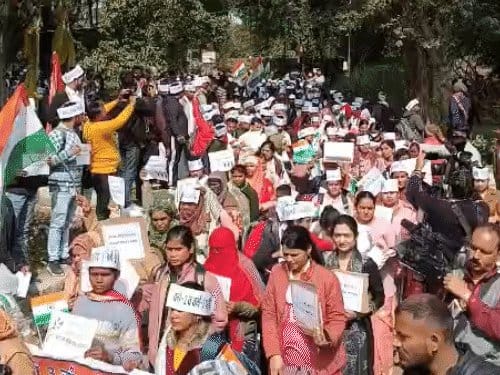 भोपाल में 2 हजार से ज्यादा अभ्यर्थियों का शिक्षक भर्ती पद बढ़ाने को लेकर घेराव