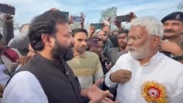 यूपी में भाजपा  के  मंत्री और विधायक  आपस में भिड़े,  अखिलेश यादव  ने कसा तंज