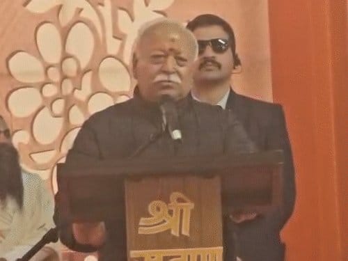 वृंदावन में संघ प्रमुख भागवत बोले, एकजुट हिंदू से विरोधी हो रहे टुकड़े