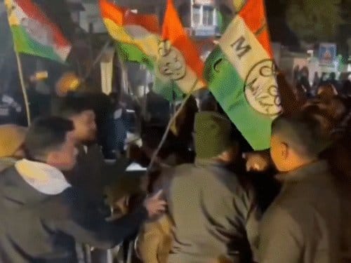 टीएमसी कार्यकर्ताओं ने सुवेंदु अधिकारी की गाड़ी घेरी, भाजपा नेता ने हमले का आरोप