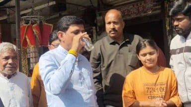 इंदौर भागीरथपुरा में 30% हिस्से तक साफ पानी सप्लाई, मेयर ने पीकर दिखाया