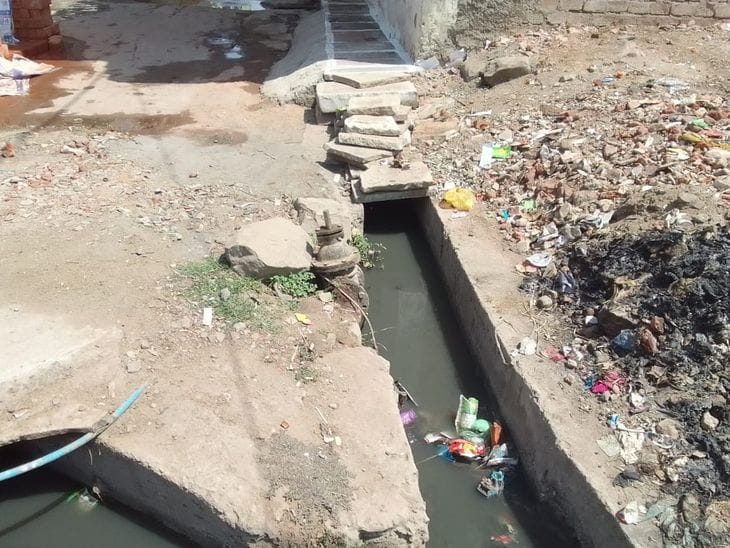 भोपाल के खानूगांव में 2000 लोग पी रहे दूषित पानी, 22 वार्ड डेंजर जोन