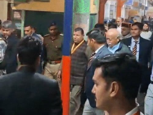मोहन भागवत की वंदे भारत पर पथराव: हरदोई में खिड़की का शीशा टूटा, जांच जारी