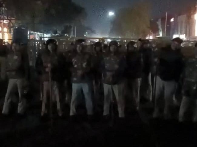 यूजीसी  के फैसलों के विरोध में  करणी सेना  का मशाल-जुलूस;  भोपाल  में पुलिस ने रोका