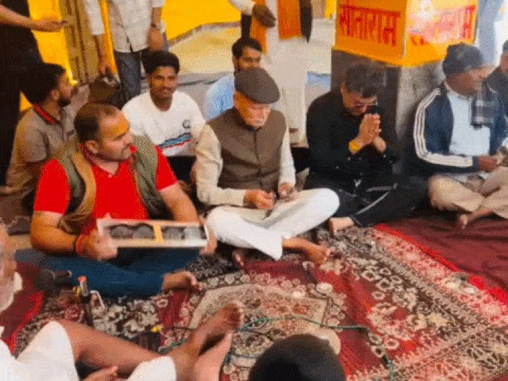 आशुतोष राणा  पहुंचे  करह धाम ,  अखंड रामधुन  में हुए शामिल; संत बाई महाराज से लिया आशीर्वाद
