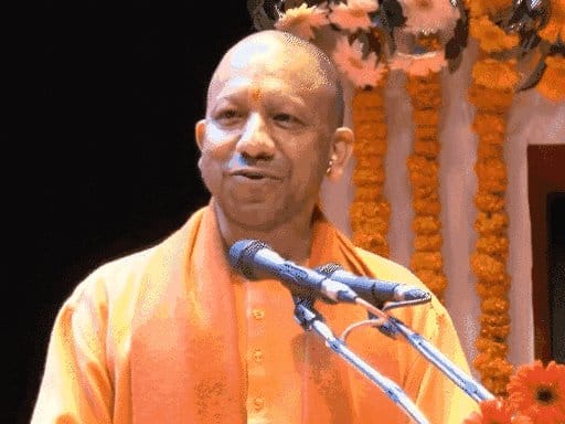 योगी  की  सिंगापुर-जापान  यात्रा: निवेश पर फोकस,  मैग्लेव  का अनुभव और हनुमान मंदिर दर्शन