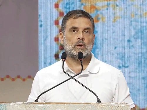 राहुल गांधी  का  DU  पर  जातिगत भेदभाव  का आरोप;  मोदी  और  RSS  पर भी  साधा निशाना