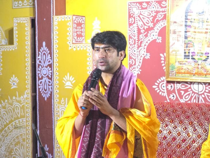 मथुरा में फरसा बाबा की मौत पर बागेश्वर महाराज भड़के, बोले- सनातन के लिए बोलोगे तो मारे जाओगे