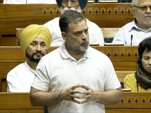 LPG संकट  पर  राहुल गांधी  का लोकसभा में  हंगामा ,  पेट्रोलियम मंत्री  ने  एपस्टीन विवाद  के बीच  कमी को नकारा .
